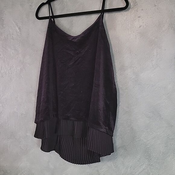 Velvet and pleated tank - Picture 2 of 4